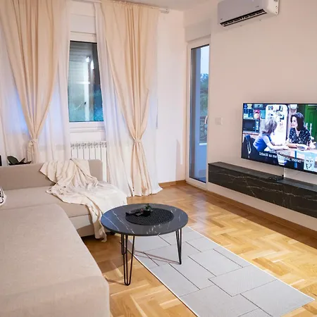 Andrej Lux Apartment Belgrade