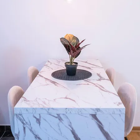 Andrej Lux Apartment Belgrade